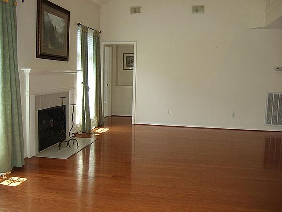 4th image of 1719 Berkoff Dr