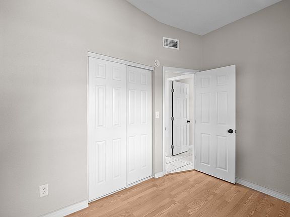 5th image of 818 28th Street Cir E