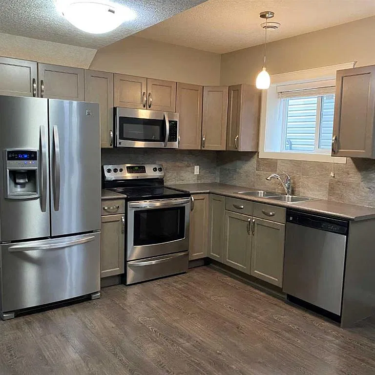 2 bed, 1.0 bath, $1,650 — Photo 2