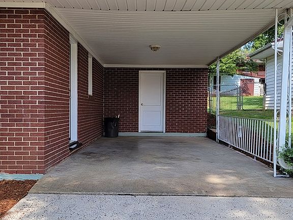 4th image of 925 Glade St