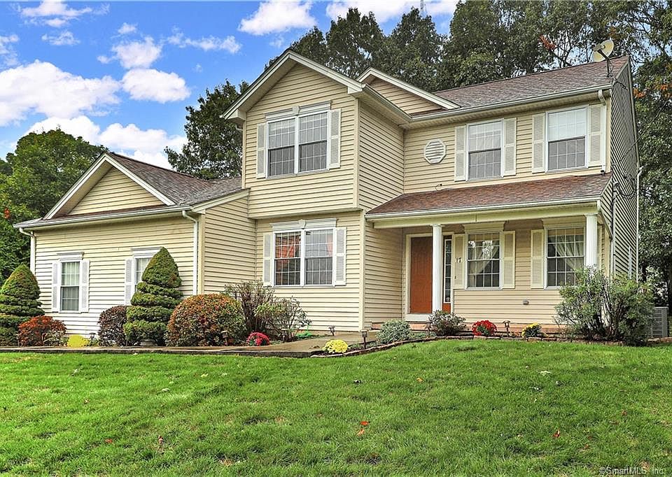 1st image of 17 Charlene Dr