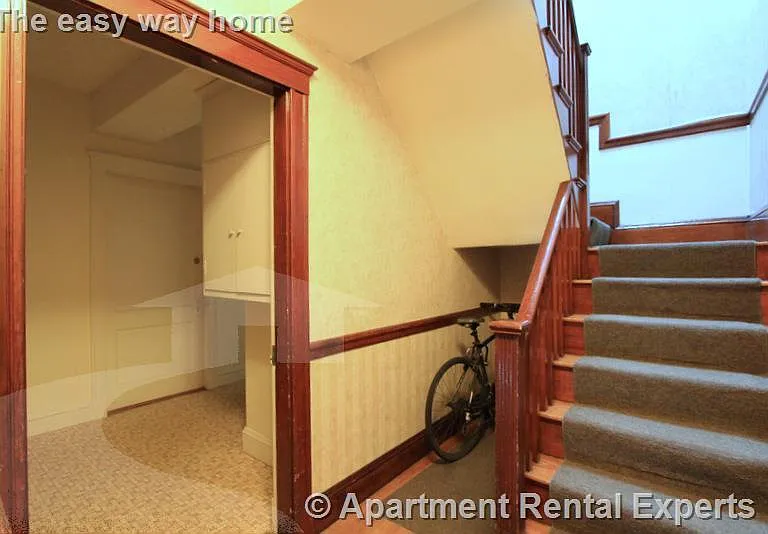 1034 Cambridge St — Photo 11