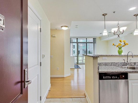 4th image of 1000 N Randolph St APT 602