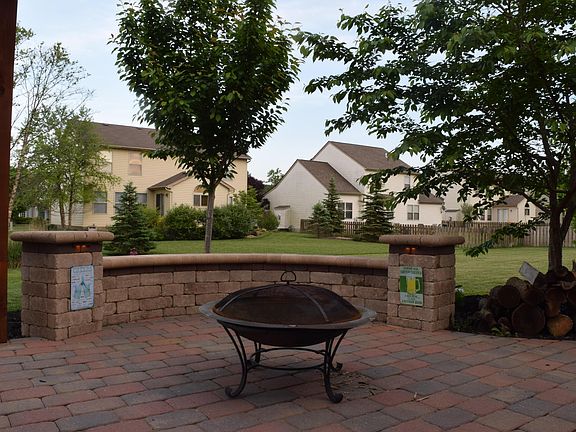 4th image of 909 Wellsley Way