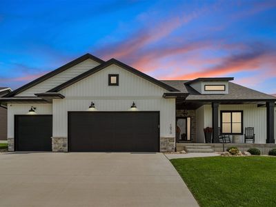 1070 Sunrise Dr, Ely, IA, 52227