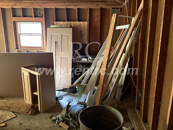 3rd image of 102 S New St