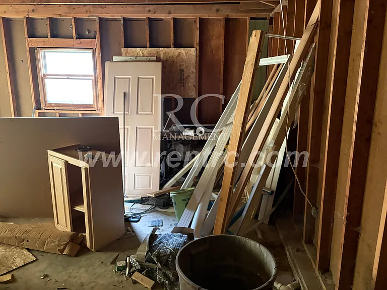 102 S New St — Photo 3