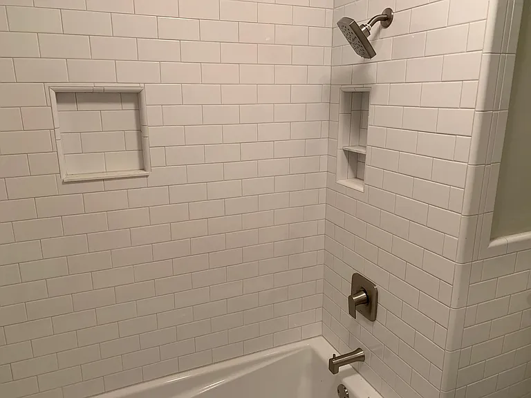 main bathroom, shower/bath
