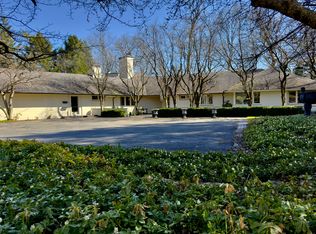 600 N Mayflower Rd, Lake Forest, IL 60045