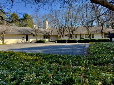 600 N Mayflower Rd, Lake Forest, IL, 60045