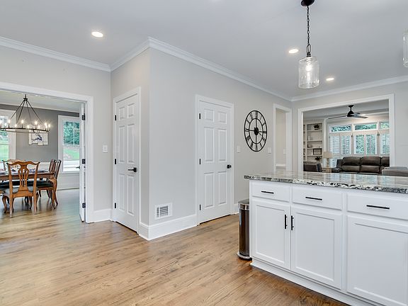 4th image of 3557 Stevens Way