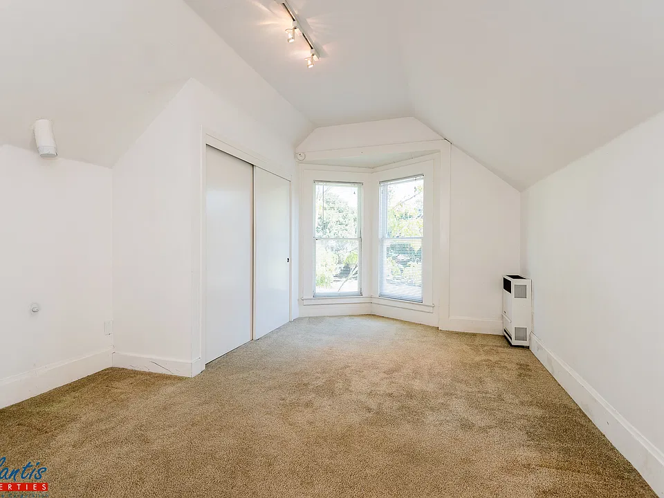 518 Broadway #4