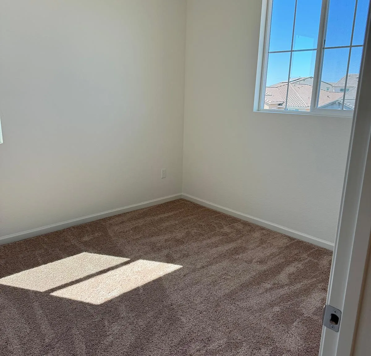 2486 Barolo St — Photo 2