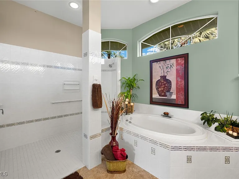 3433 SW 27th Ave — Photo 13