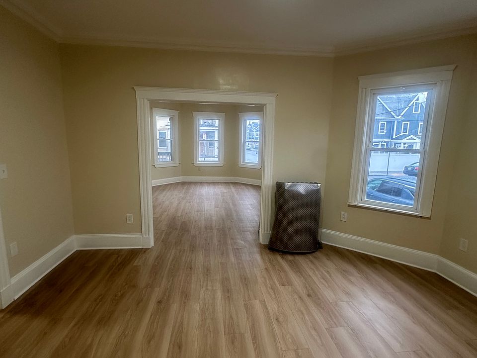 1st image of 111 Callender St #1
