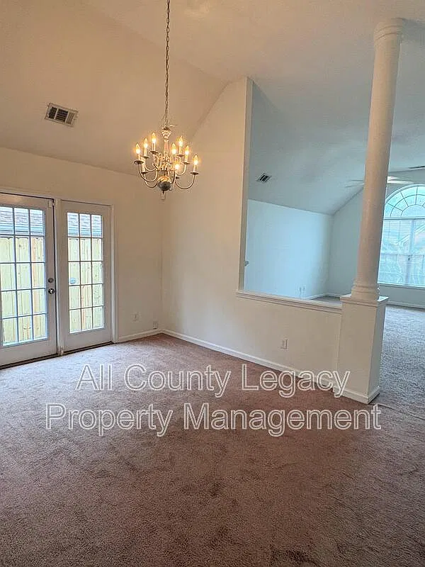 3 bed, 2.0 bath, 1918 sqft, $1,995 — Photo 4