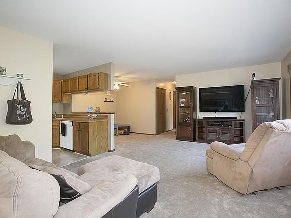 4th image of 155 96th Ln NE