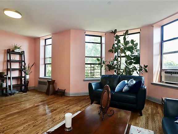 3rd image of 848 Park Pl APT 4E