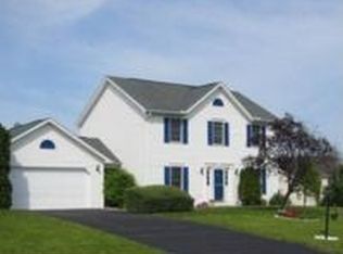 105 Fieldstone Dr, Carlisle, PA 17015