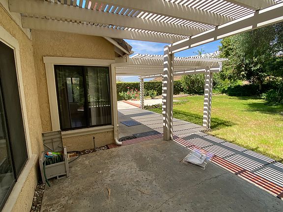 2nd image of 1003 Calle Frondosa