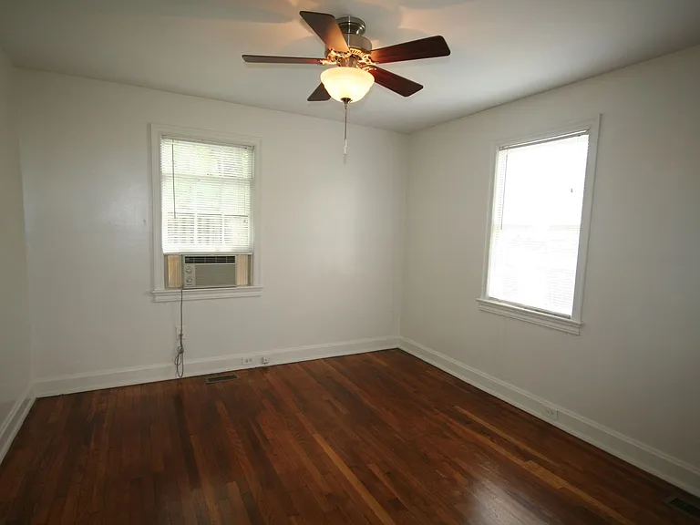 Charming 1BR duplex. Walk to 9th St. and DUKE! — Photo 7