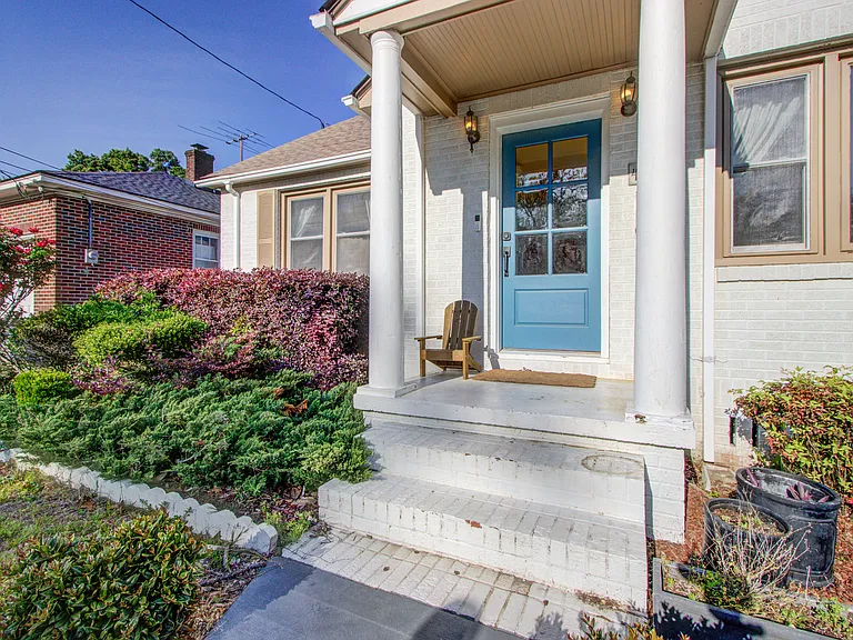 4881 Victoria Ave — Photo 5