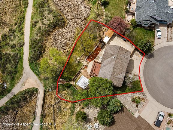 5th image of 706 Oak Ct