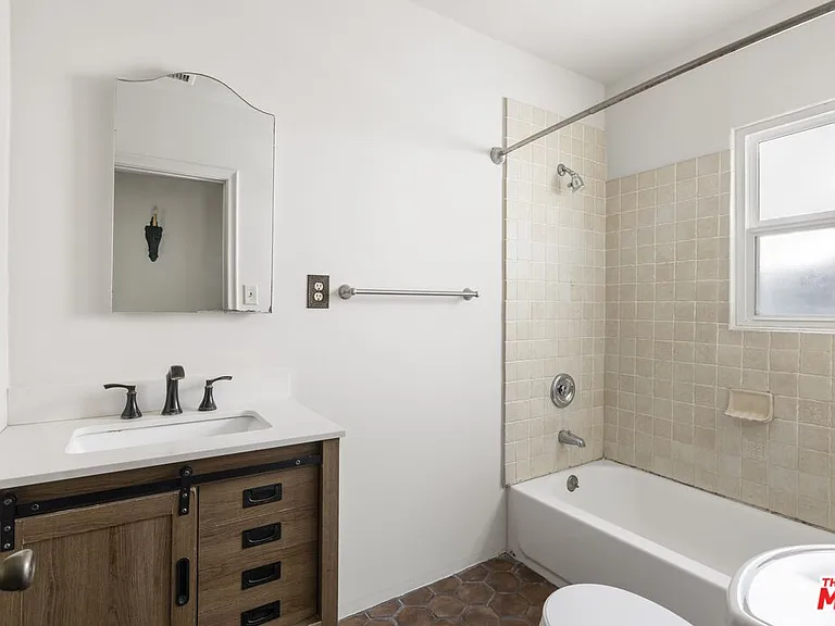 11269 La Maida St — Photo 23