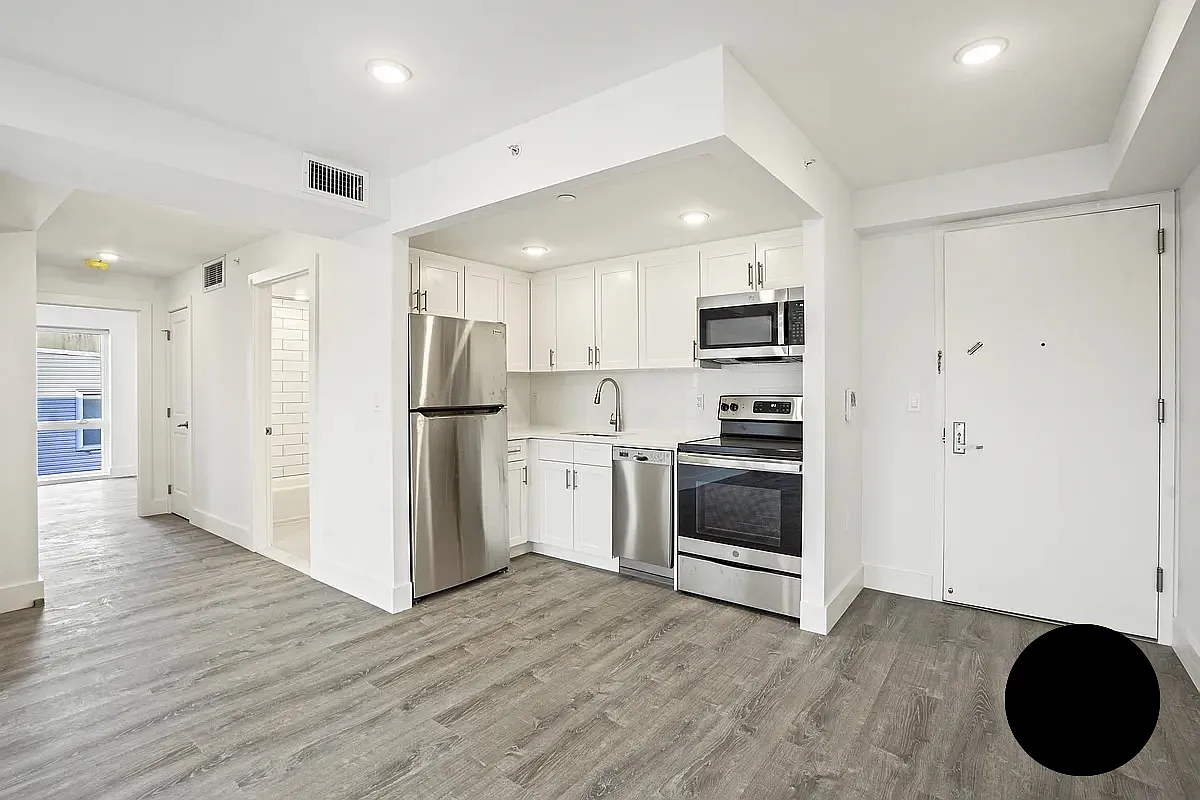 69-05 Ditmars Boulevard — Photo 2