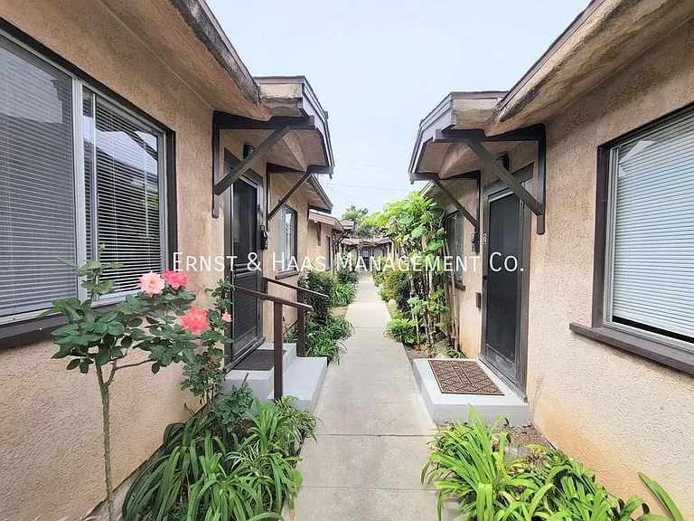 425 Redondo Ave #2 — Photo 2