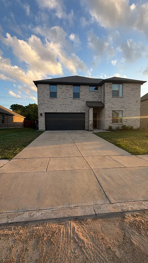 5 bed, 2483 sqft, $2,200 — Photo 1