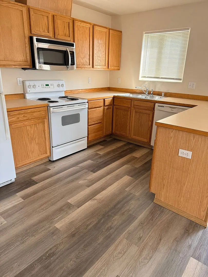 1313 Bldg — Photo 3