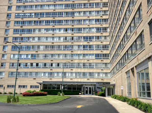 8900 E Jefferson Ave #111, Detroit, MI 48214