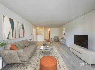 9807 S Karlov Ave #203, Oak Lawn, IL 60453