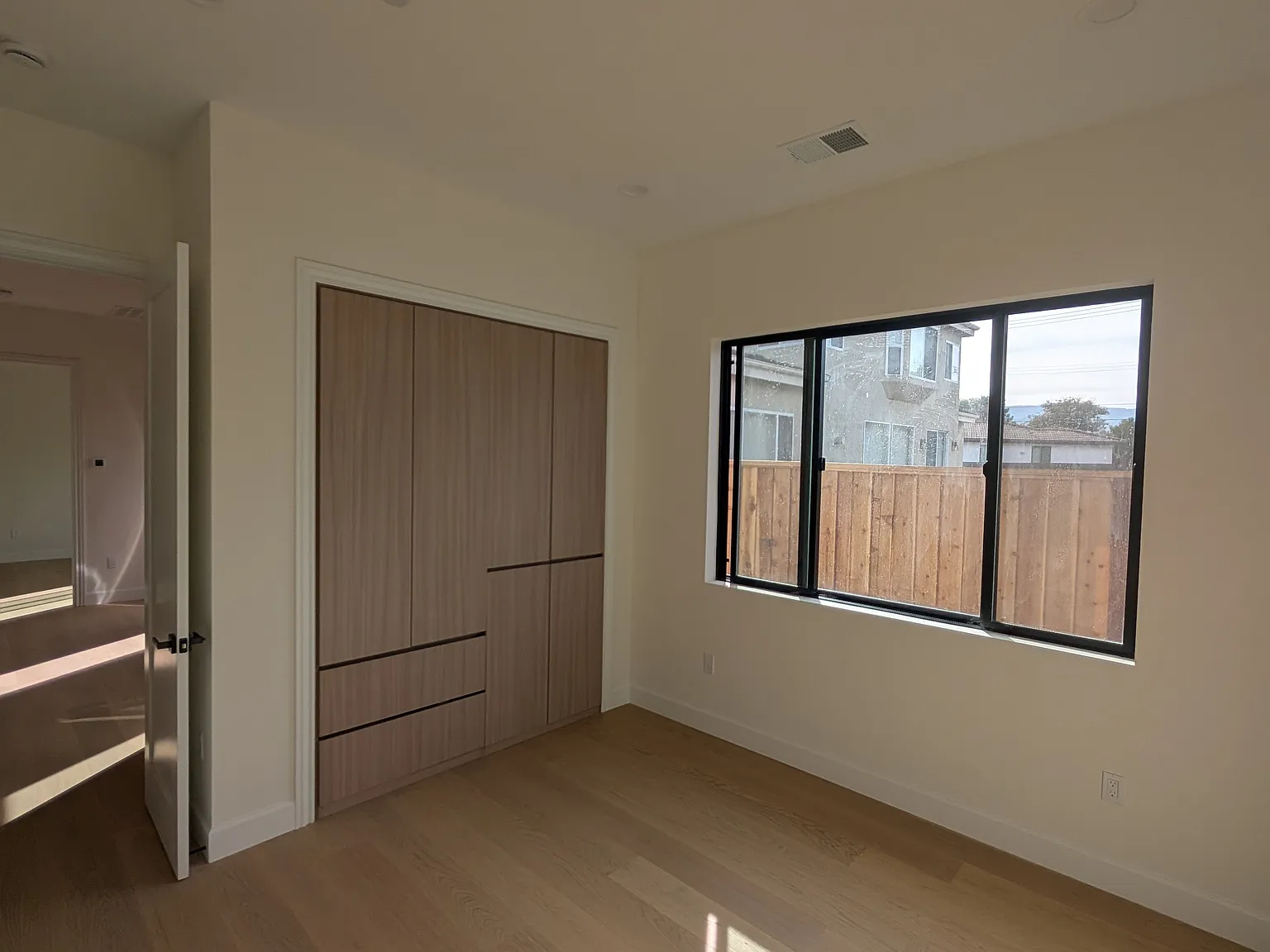 2 bed, 750 sqft, $4,800 — Photo 3