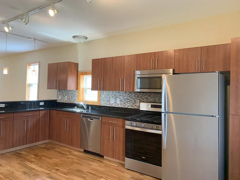 2507 S Logan Ave — Photo 4