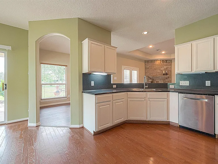 14403 Vlasta St — Photo 23