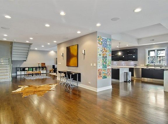 2nd image of 340 W Evergreen Ave Unit 2E