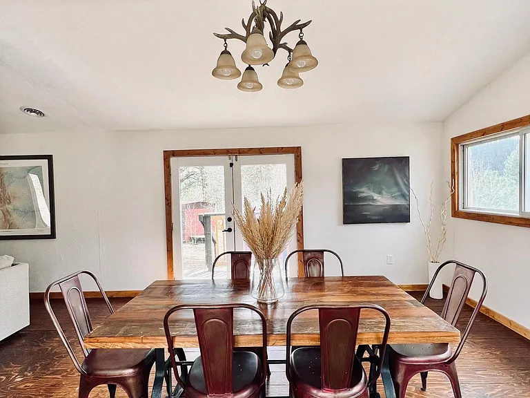379 Houston St — Photo 11