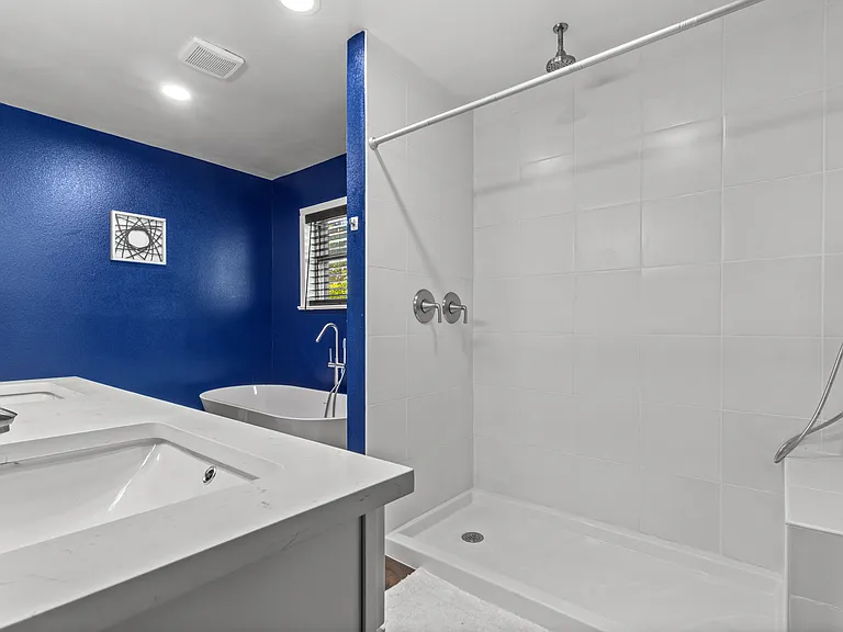 2321 Lawrence St — Photo 13