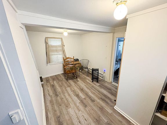 4th image of 123 E Main Street