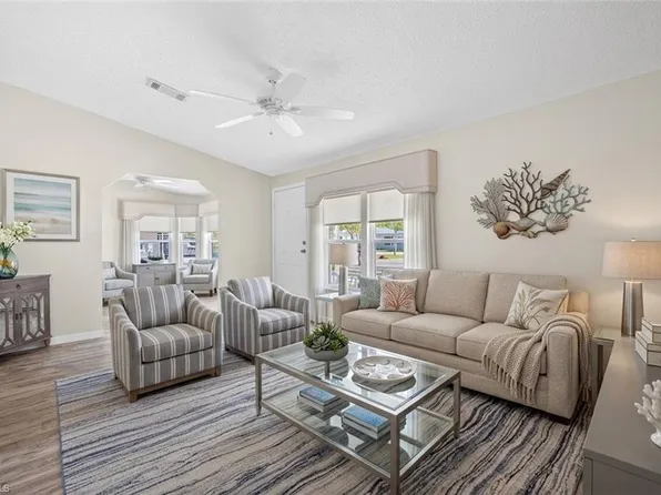 10390 Wales LOOP, BONITA SPRINGS, FL 34135