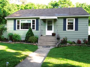 7 1/2 Lincoln Ave, East Dundee, IL 60118