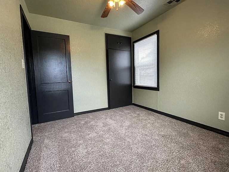 811 W Rush Ave — Photo 14