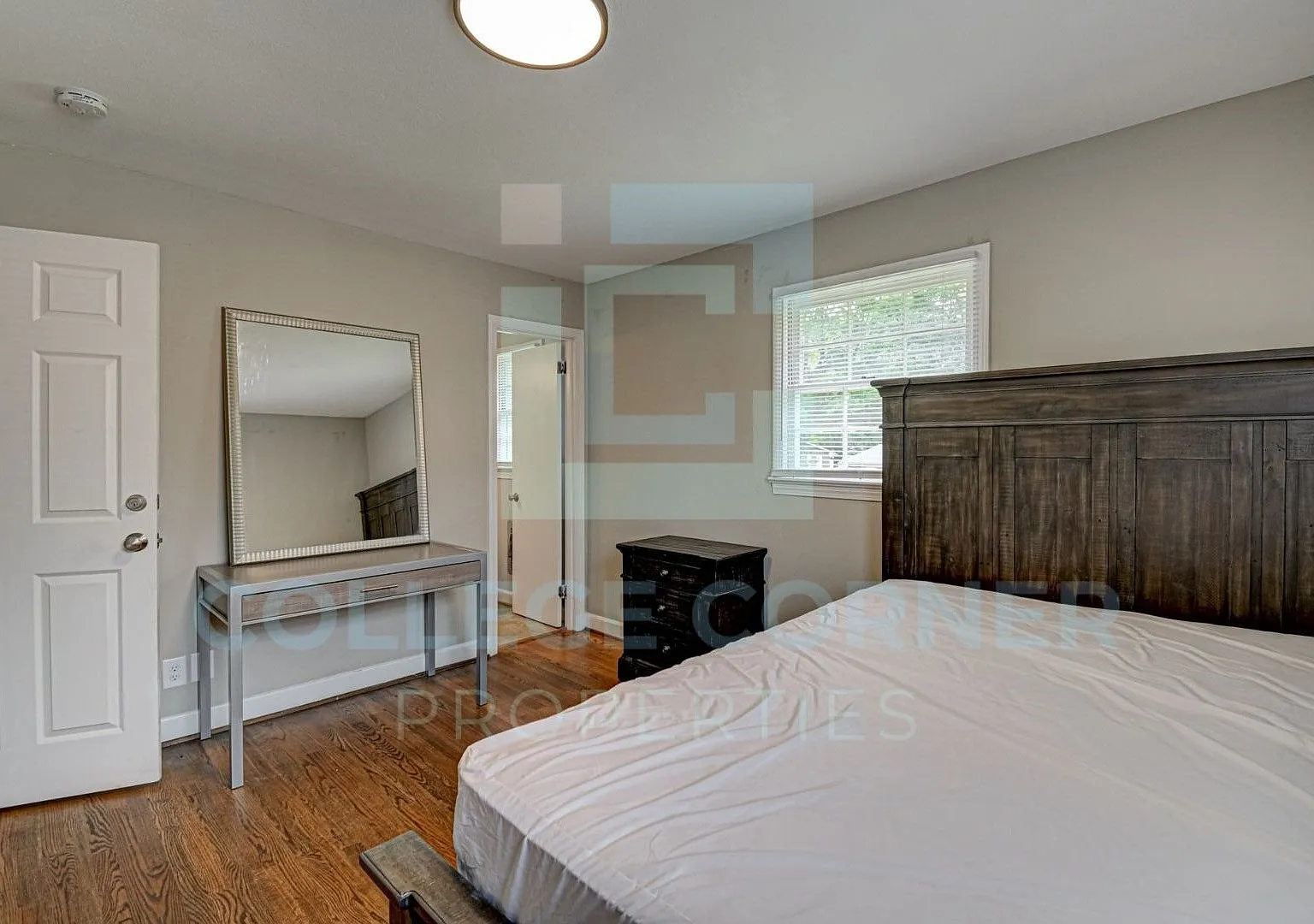 810 Polo Rd Available 6/1/2027-5/18/2028 Furnished (Priced By Bed) Short Or Long Term — Photo 4