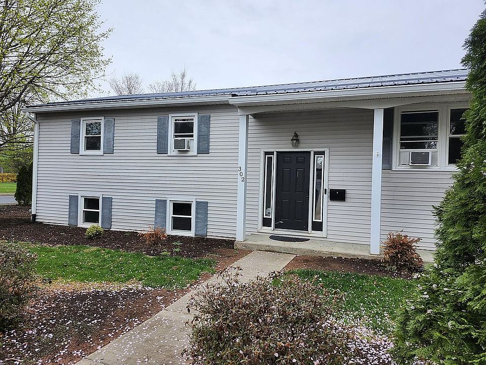 1st image of 302 E Walnut St