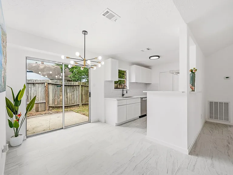 7310 Londres Dr — Photo 9