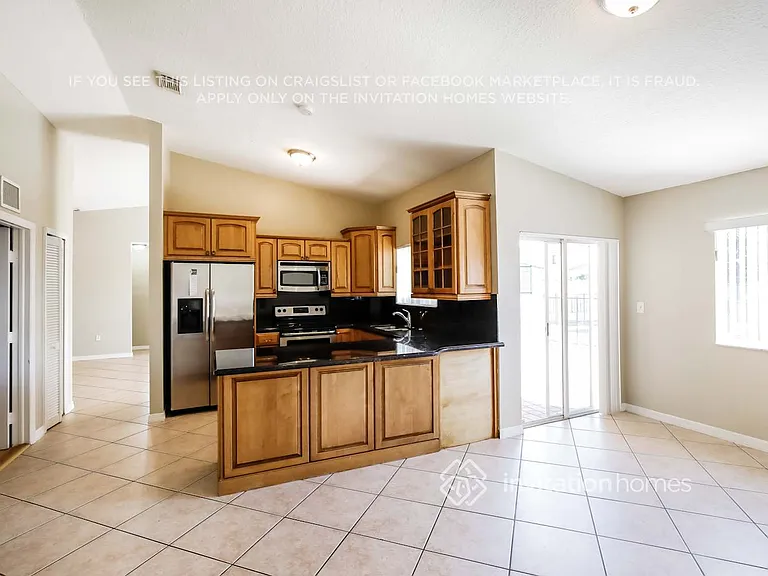 18015 SW 154th Pl — Photo 5