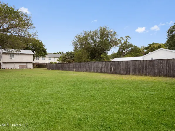 188 Saint Paul St, Biloxi, MS 39530