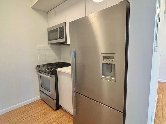 5th image of 242 W 61st St APT 5D